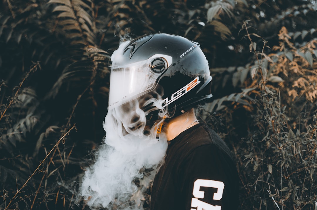 découvrez notre sélection des meilleurs casques de moto alliant sécurité, confort et design pour une protection optimale lors de vos trajets.