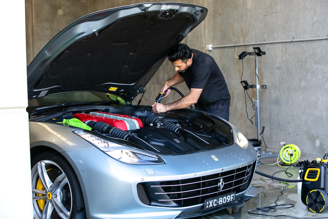 remplacement de batterie de voiture rapide et fiable pour assurer le bon fonctionnement de votre véhicule. service professionnel et pièces de qualité.