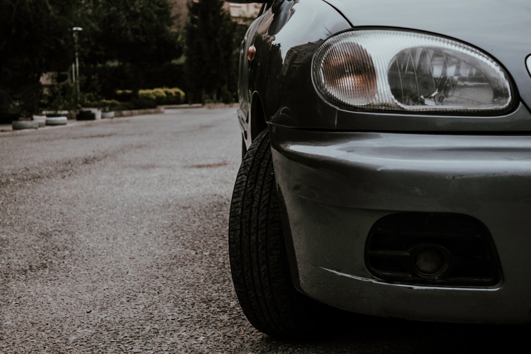 assurance auto complète offrant une couverture étendue pour protéger votre véhicule, vous et les tiers, contre tous les risques.