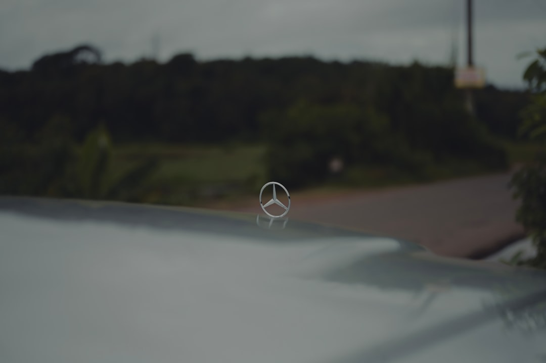 découvrez comment démarrer une voiture à plat en toute sécurité grâce à notre guide étape par étape pour le jump start.