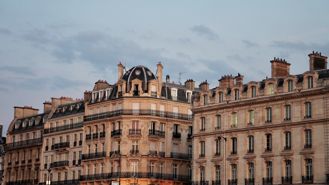 découvrez un séjour de luxe à paris: hôtels 5 étoiles, services exclusifs et expériences inoubliables au cœur de la capitale française.