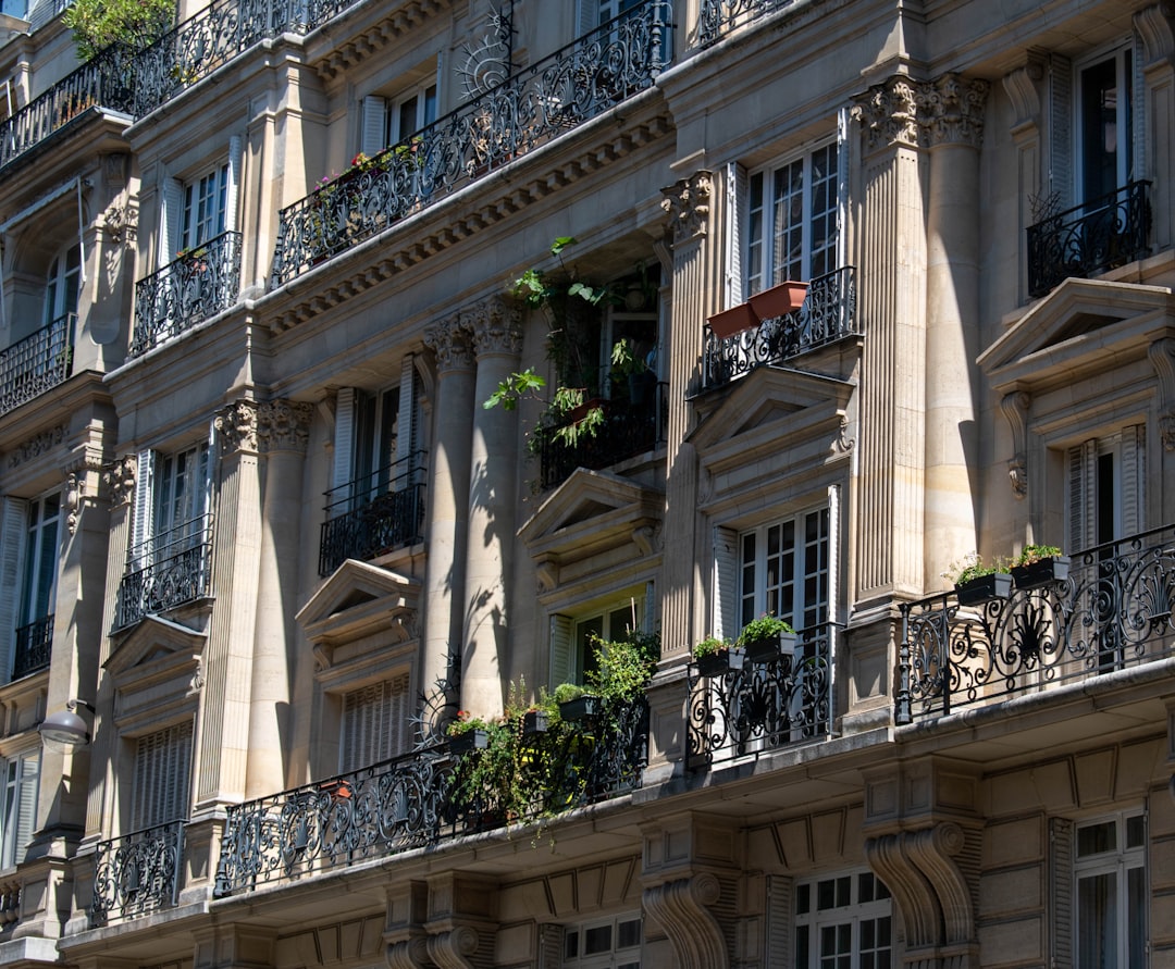 découvrez un séjour de luxe inoubliable à paris avec des hébergements prestigieux, des services exclusifs et une expérience parisienne raffinée.