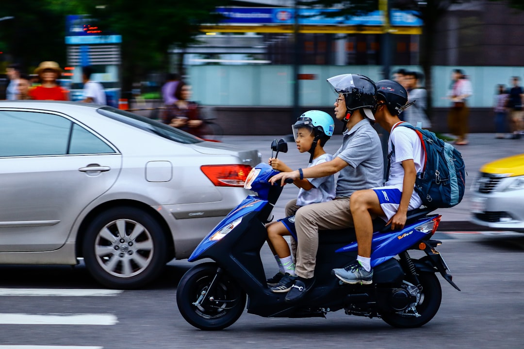 assurez votre cyclomoteur en 2025 avec nos offres d'assurance adaptées, simples et économiques pour une protection optimale toute l'année.