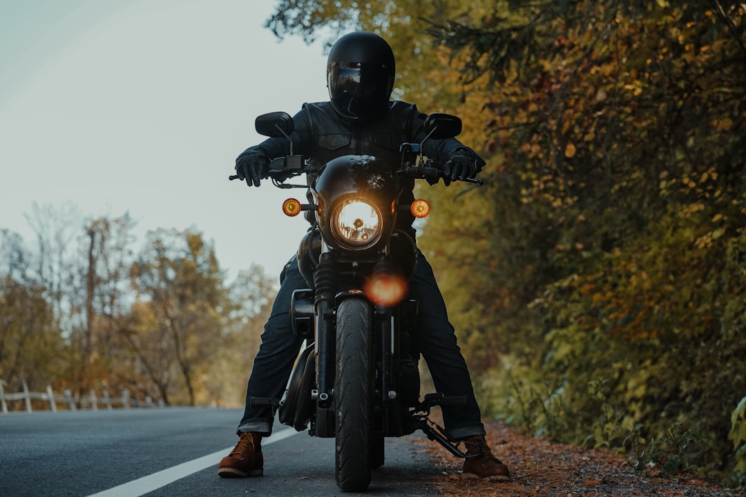 assurance moto fiable et abordable pour protéger votre deux-roues contre les accidents, le vol et les dommages. obtenez un devis personnalisé en ligne dès aujourd'hui.