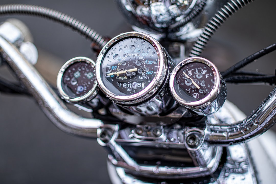 découvrez notre gamme de cadenas pour motos, conçus pour protéger votre véhicule contre le vol avec robustesse et fiabilité.