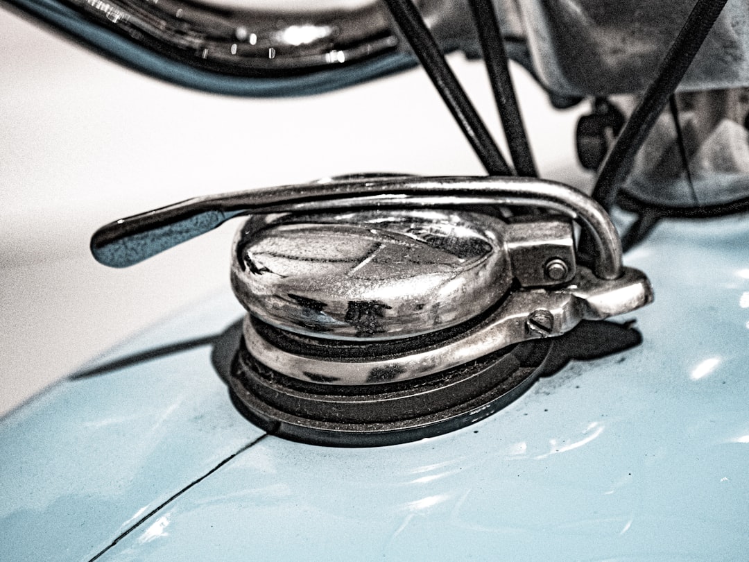 découvrez notre sélection de cadenas pour motos, offrant une sécurité optimale pour protéger votre deux-roues contre le vol. faciles à utiliser et résistants, nos cadenas garantissent la tranquillité d'esprit lors de vos déplacements.