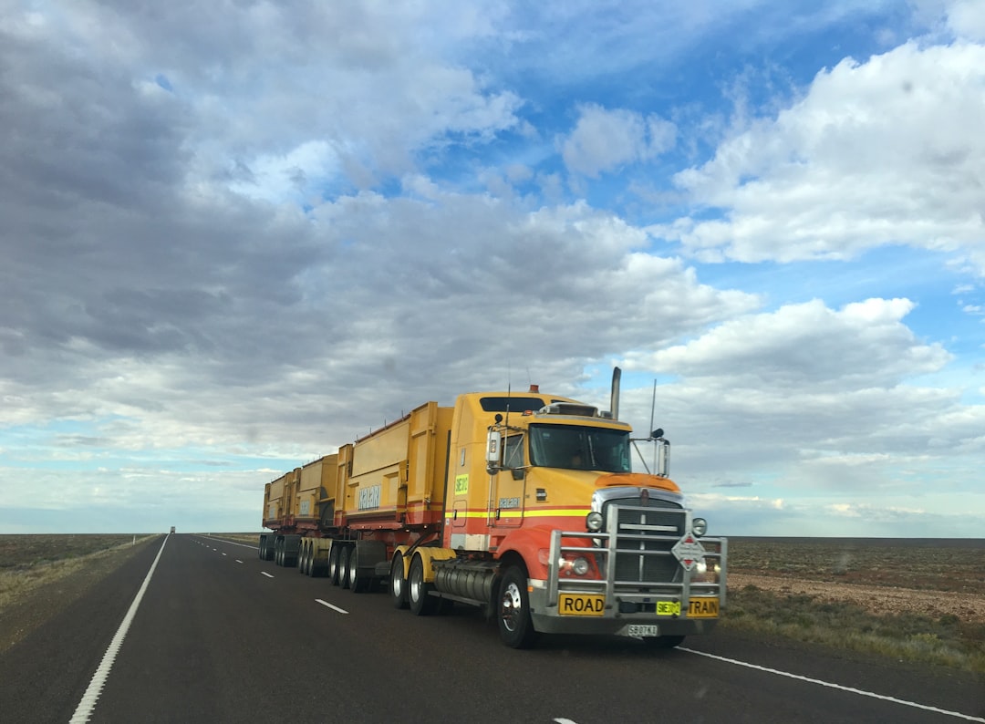 découvrez nos conseils pour choisir la taille idéale de camion de déménagement, adaptée à vos besoins pour un transport efficace et sans stress.