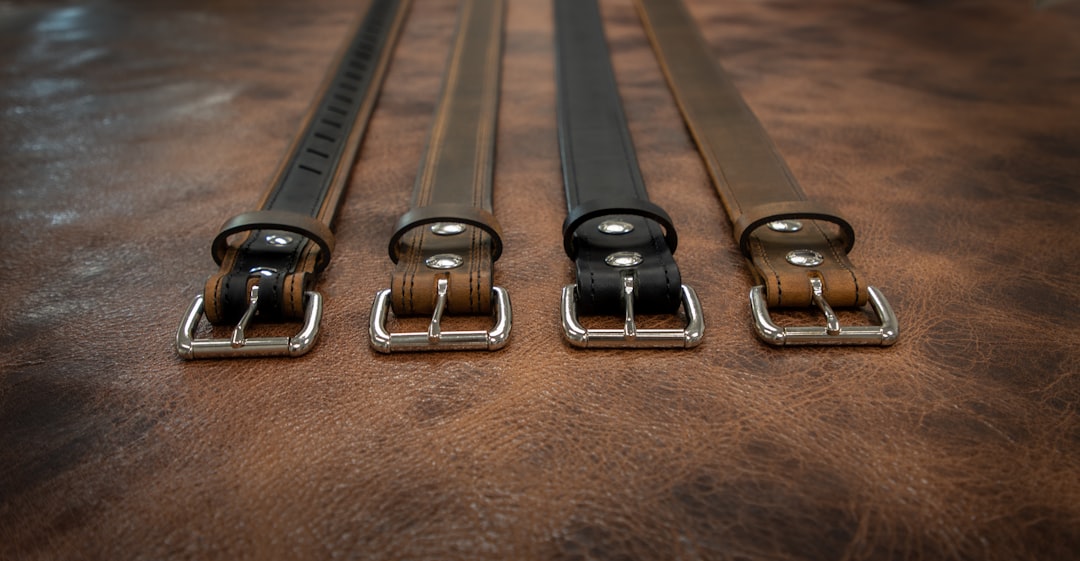 découvrez notre ceinture d'accessoire usée, alliant style vintage et authenticité pour un look unique et tendance.